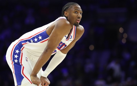 Kaiyun网页版-手感不理想！马克西半场9中2仅得4分 三分3中0&amp;另有1助1断1帽