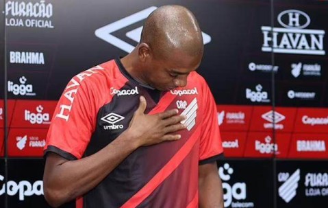 Kaiyun中国官网-37岁费鸟归巢回巴西 曼城告别传奇将迎后腰更新