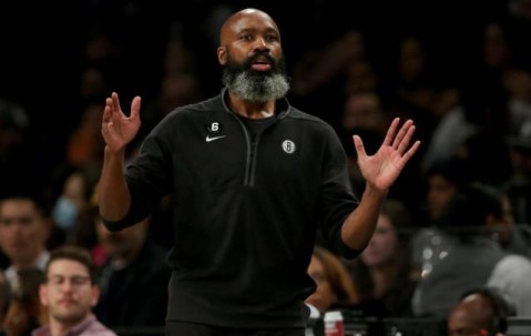 沃恩版篮网16胜7负联盟第2！他在场下也有治军妙招